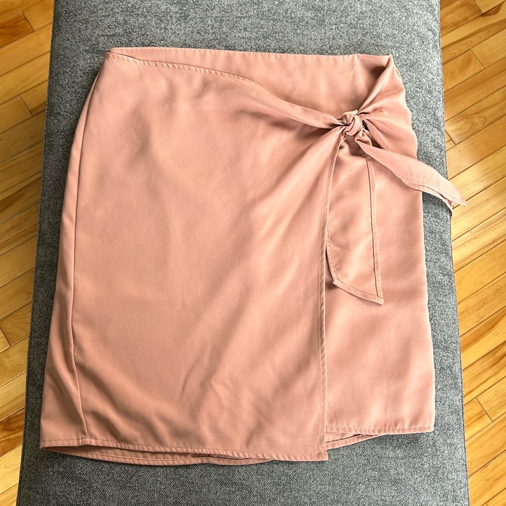 Banana Republic, pink skirt with tie up front size 6